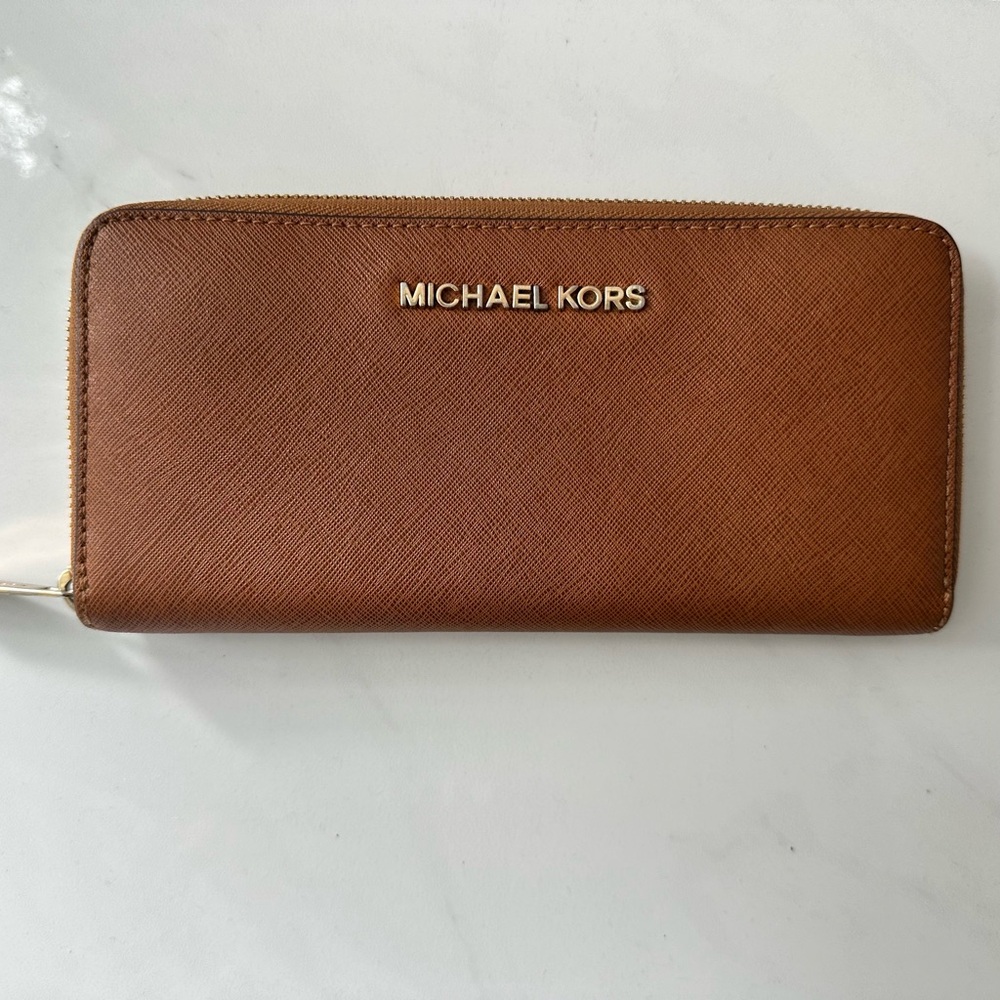 Michael Kors Jet Set Continental Wallet in Luggage